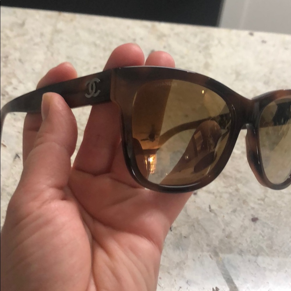 CHANEL TORTOISE SUNGLASSES GREAT CONDITION